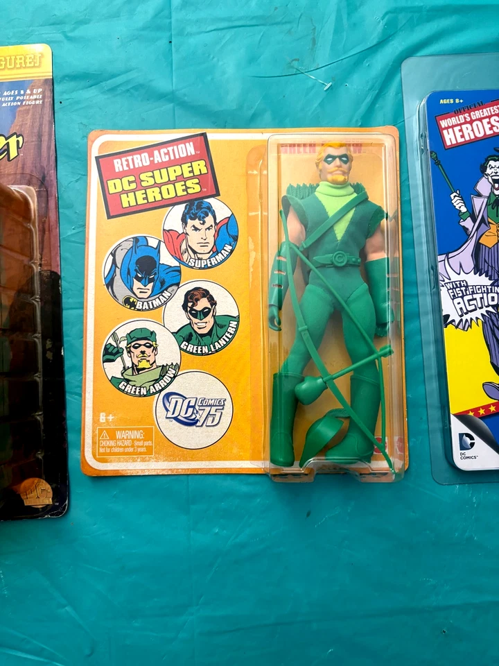 4 figuras de acción cardadas/selladas - Joker Catwoman FLECHA VERDE cazador marciano Foto 3 de 4
