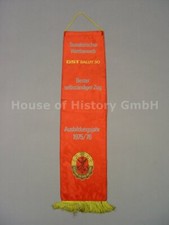 138642: NVA GST Salut 30 Wimpel BESTER SELBSTÄNDIGER ZUG Ausbildungsjahr 1975/76