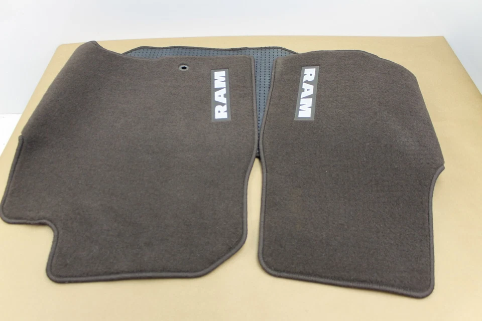 Alfombrillas mini consola 40/20/40 delanteras/traseras OEM para Dodge Ram 2500/3500 2010 Foto 3 de 4