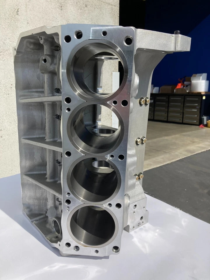Bloque de aluminio desnudo Shelby 427 FE Foto 4 de 4