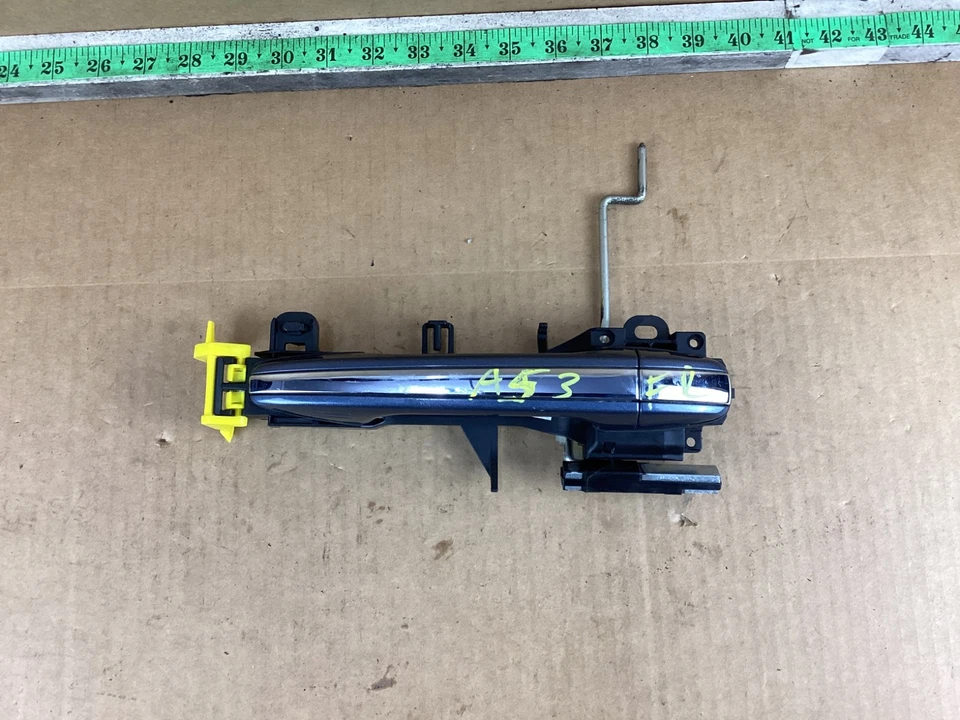 2011-2020 Toyota Sienna Front Right Passenger Side Exterior Door Handle OEM - Image 2 of 4