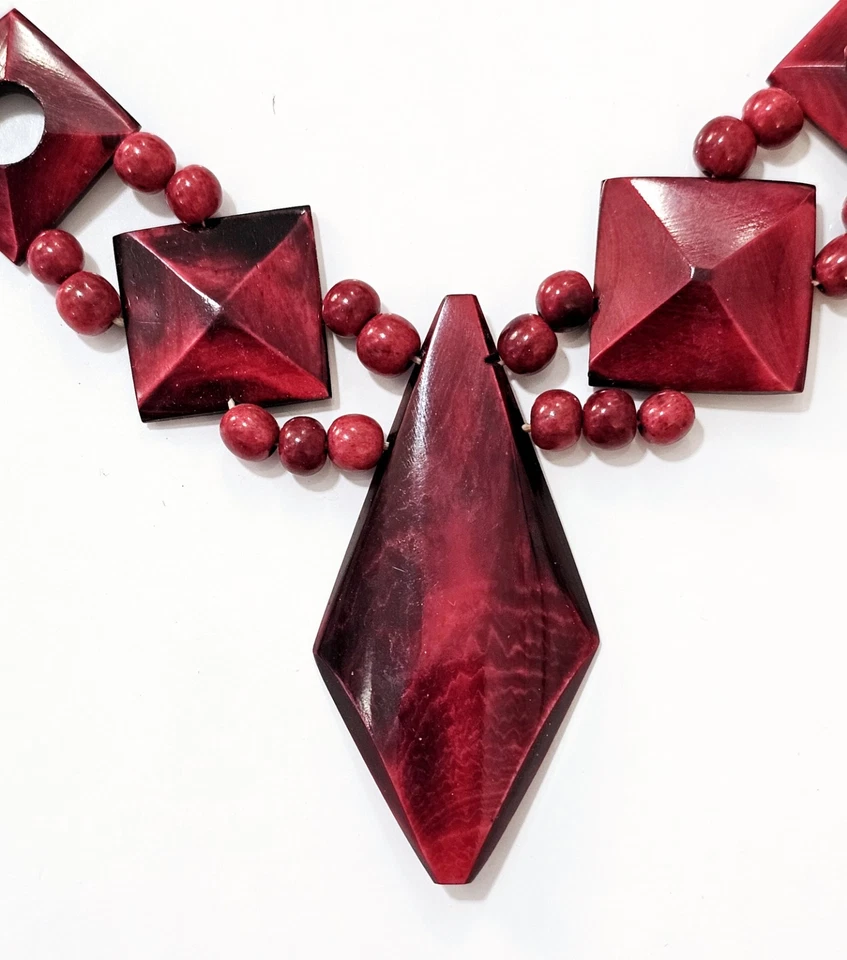 Colar pingente vintage vermelho cereja art déco - Imagem 2 de 4