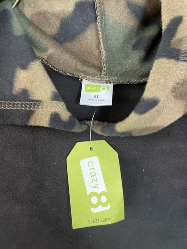 NWT BOYS CRAZY 8 BLACK AND CAMO FLEECE SWEATSHIRT WITH HOOD SIZE 5T - Picture 2 of 3