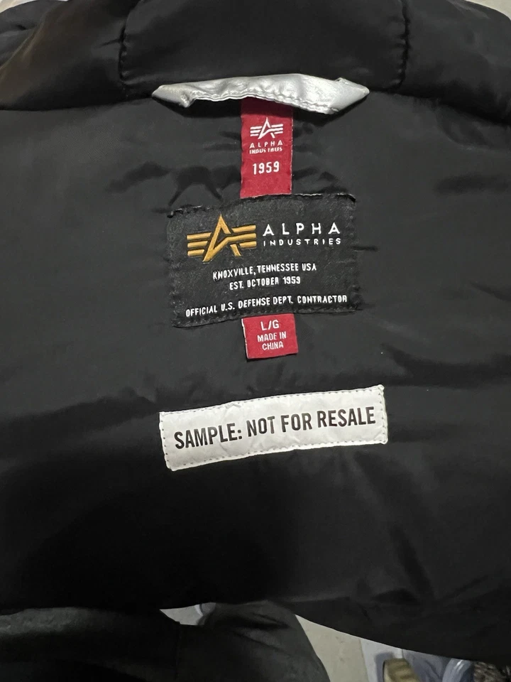 ALPHA INDUSTRIES NASA APOLLO PUFFER PARKA Limited Edition Silver Sz L - Image 3 of 3