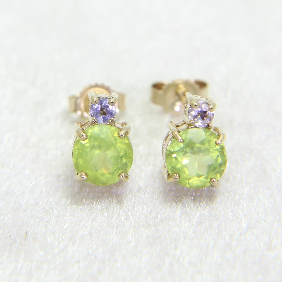 Preciosos aretes de peridoto y tanzanita de oro amarillo de 9 quilates Foto 4 de 4