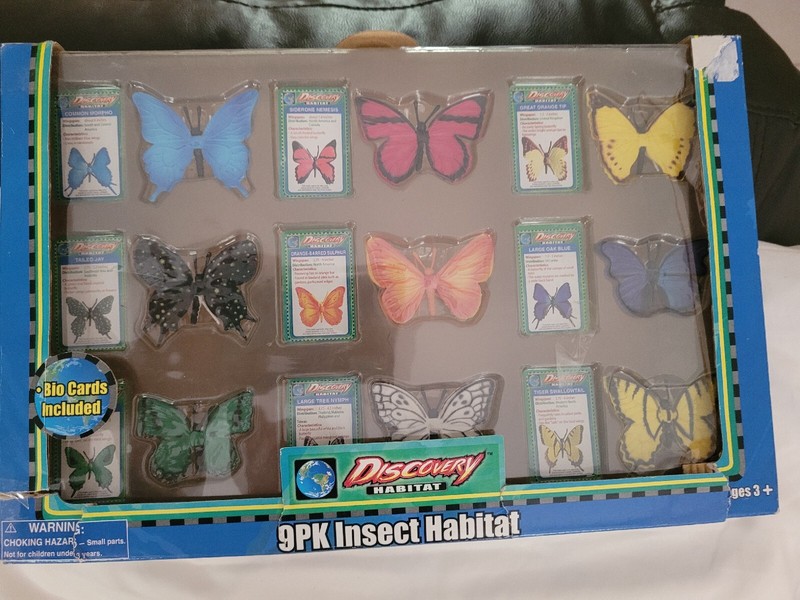 NEW Discovery Insect Habitat 9 Piece Butterfly Collection with Bio Cards