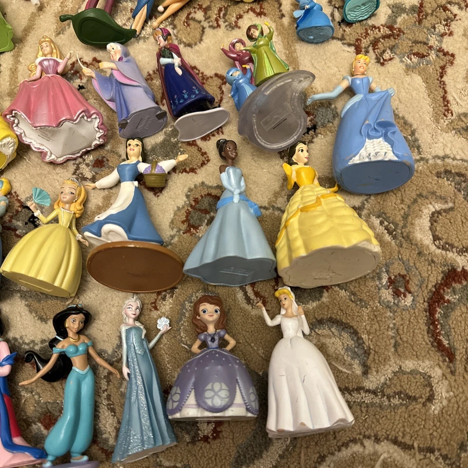 Lote de 51 bonecas princesa Disney bonecas de plástico PVC topo de bolo - Imagem 2 de 4