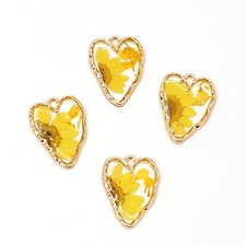 4PCS Gold Tone Real Dry Flower Resin Irregular Heart Charm Pendant Supply GBY612