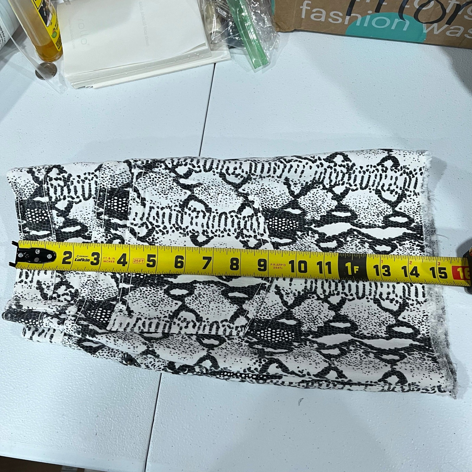 FRAME Le Mini Split Front Black Python-Print Deni… - image 6