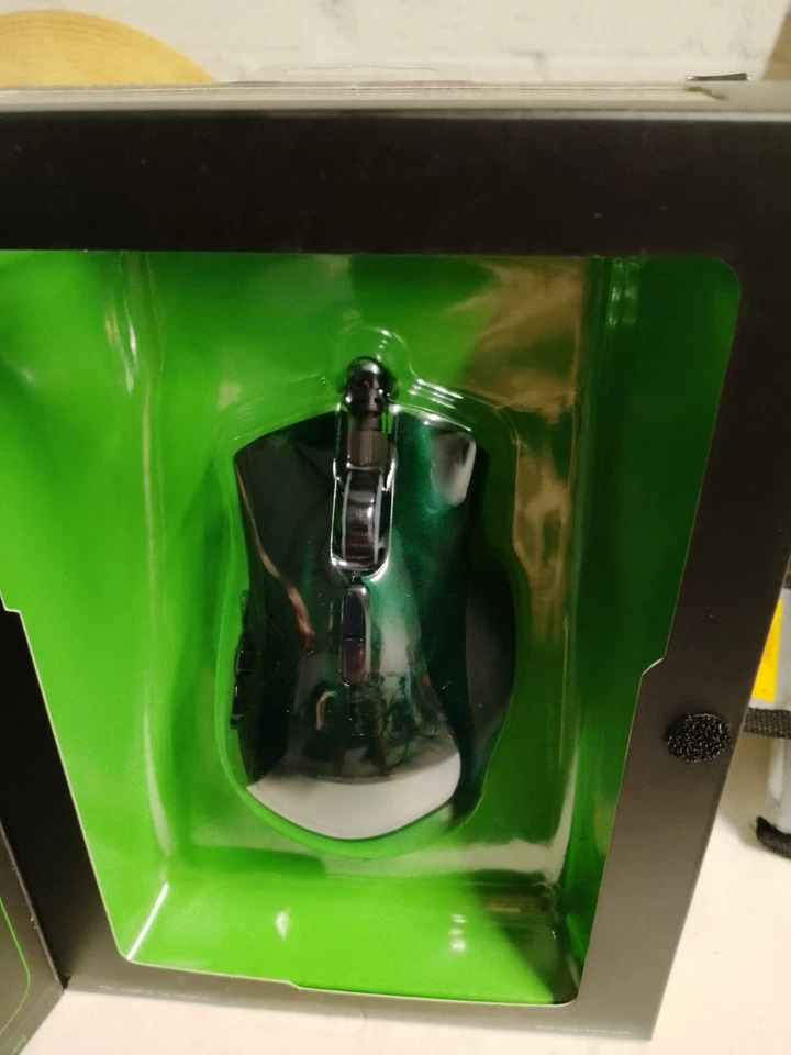 Brand New Sealed Razer Naga Hex Expert MOBA/Action-RPG Gaming Mouse - Green - Image 4 of 4