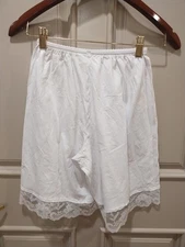 Underworks USA Made 4829 Small White Slip Shorts Soft Cotton Vintage Lace Bottom