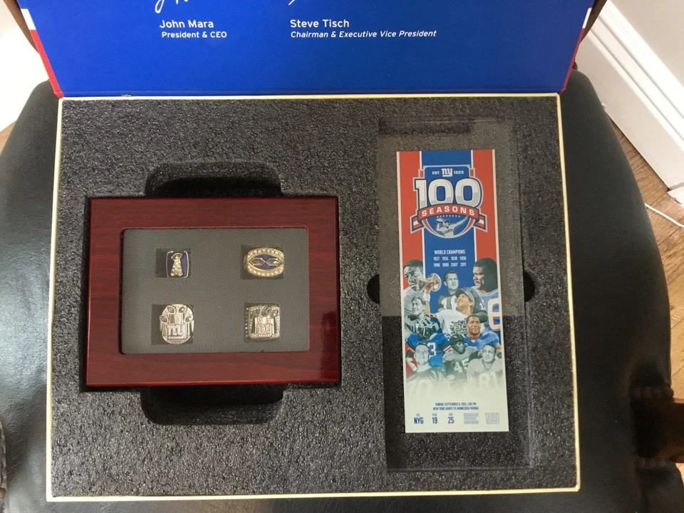 Anillos conmemorativos del Super Bowl del 100 aniversario de los New York Giants y boleto Lucite Foto 2 de 3
