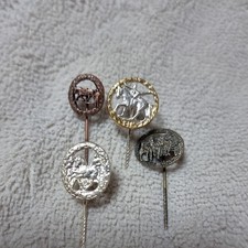 4 verschiedene Anstecknadeln - Ehrennadeln - Abzeichen - 