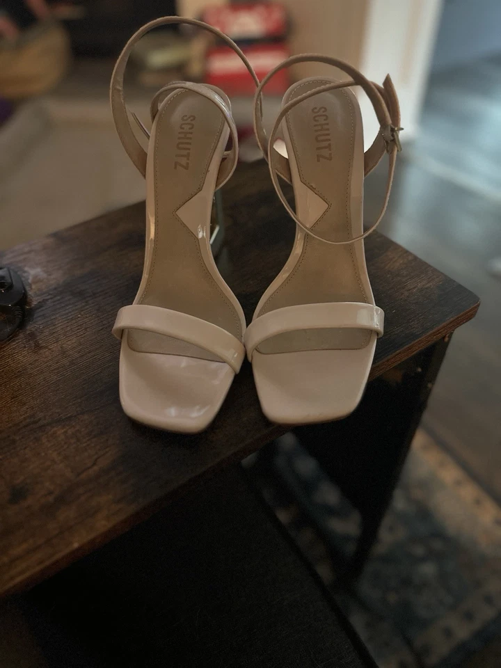 Sandalias de charol Schutz Filipa 10B Foto 2 de 4