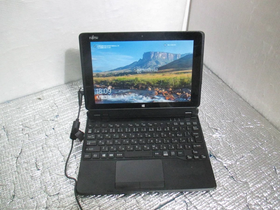 Fujitsu ARROWS TAB Q506 MB PC Tablet With Keyboard SSD 128GB RAM 4GB 10.1 inch - Image 2 of 4