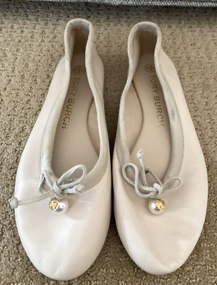 TORY BURCH Pearl Signature Charm Ballet Flats Sz 9 Bone Leather