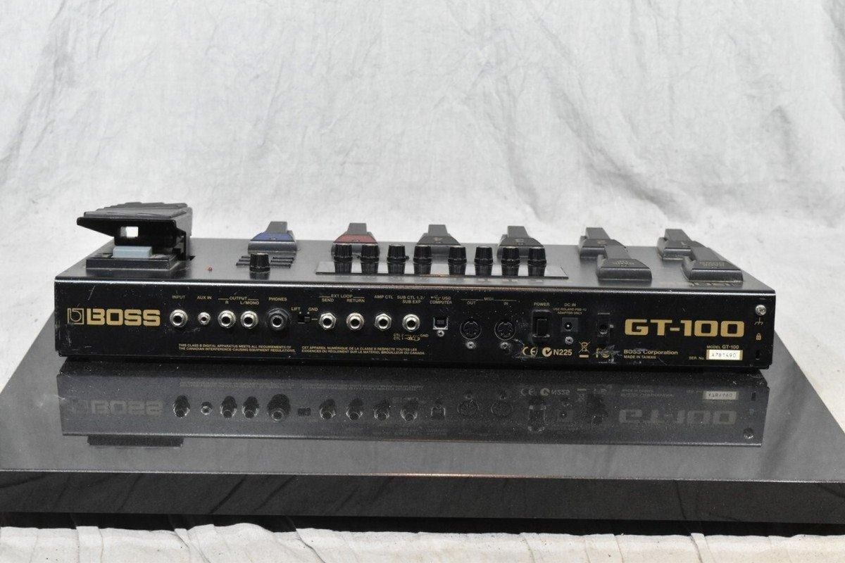 BOSS GT-100 Multi-Effects Guitar Effect Pedal used BOSS GT-100 Multi-Effects Guitar Effect Pedal used