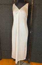 Vintage VANITY FAIR FULL SLIP White Size 36 Medium LONG NYLON Slit Minimalist