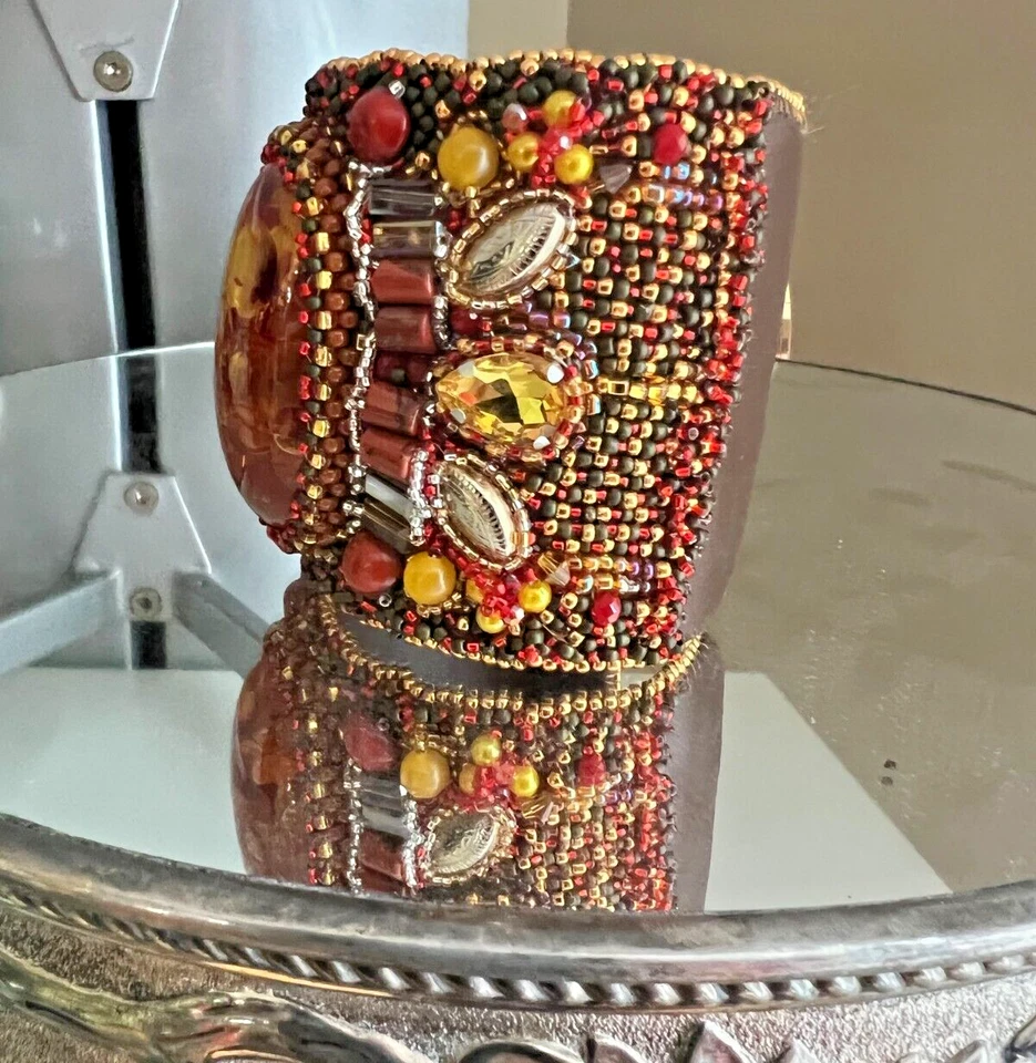 Brazalete de cuero suave bordado ámbar hecho a mano especial único en su tipo EE. UU. Foto 4 de 4