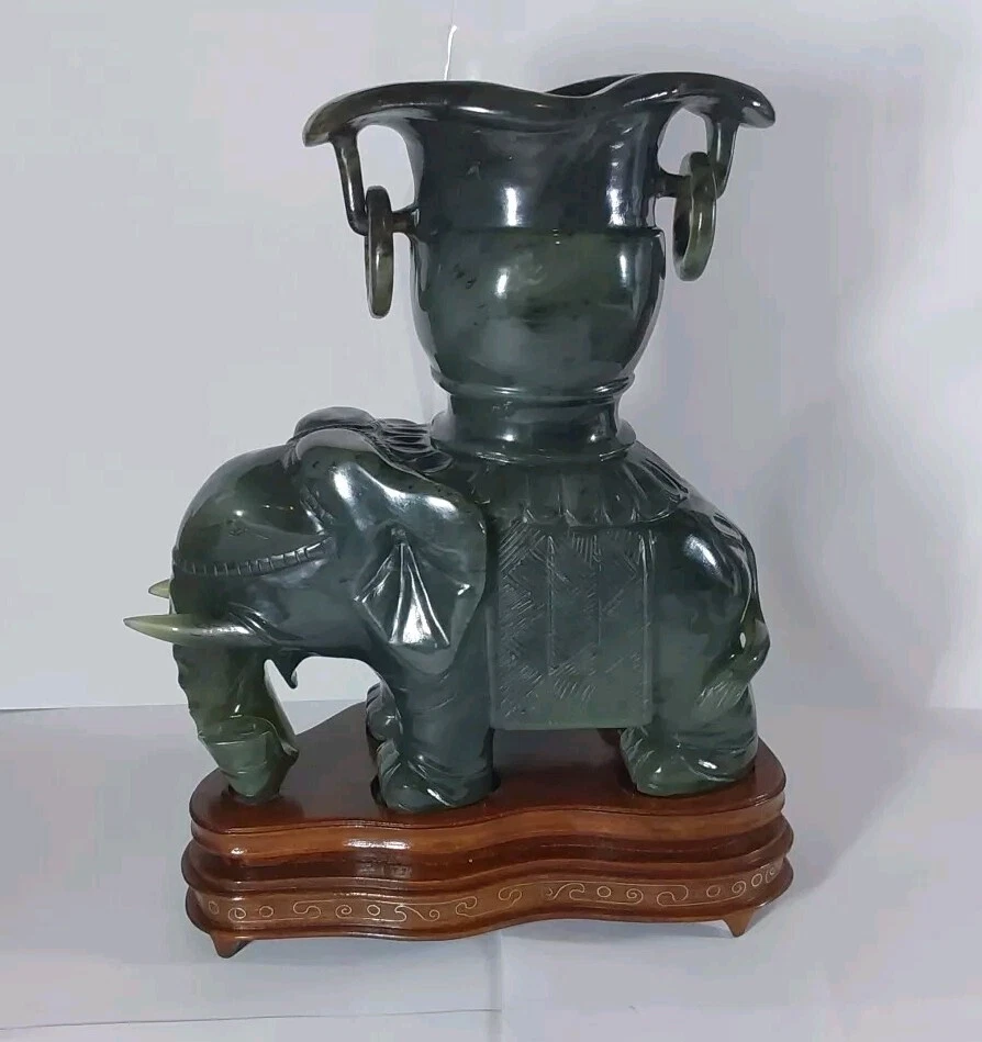 Estátua censuradora de elefante esculpida em jade espinafre vintage em suporte - 6,5 X 6 X 3 - Imagem 3 de 4