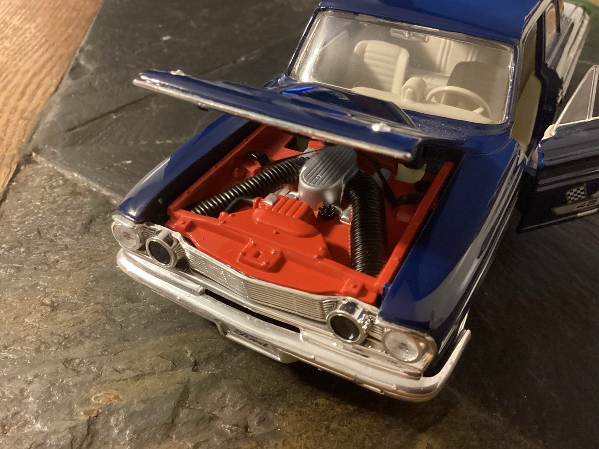1/24 SCALE 1964 FORD FAIRLANE THUNDERBOLT FONTANA MAISTO