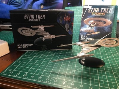Eaglemoss Star Trek Universe #11 ''USS Discovery NCC-1031-A'' box and magazine
