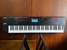Roland FANTOM-07 76-Key Workstation Keyboard w/ gig bag