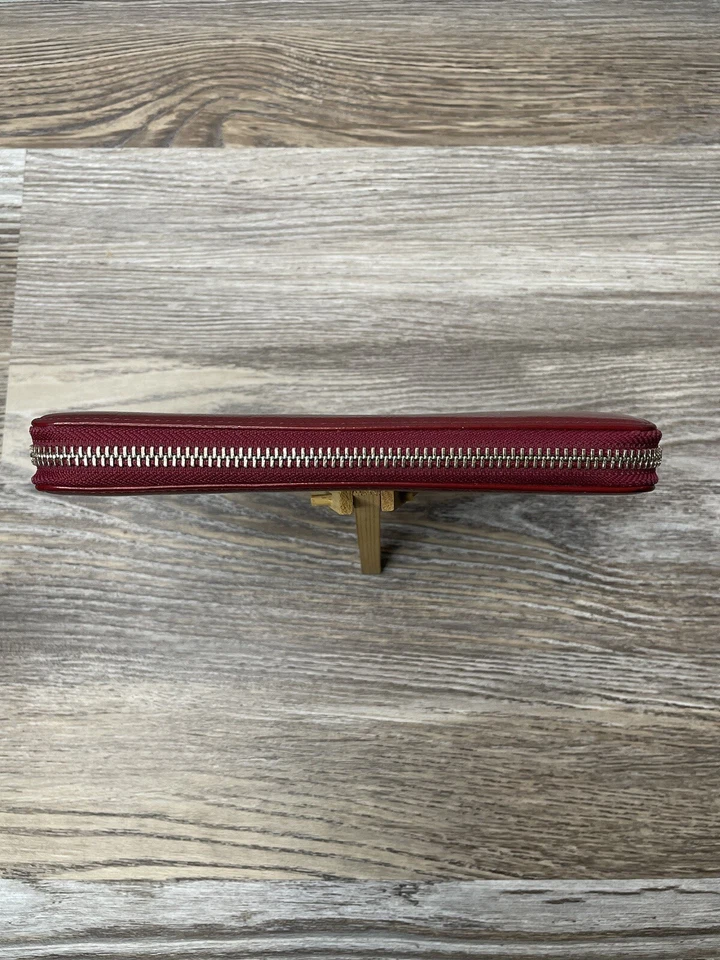 Cartera Larga Furla Continental Borgoña Rojo Charol Cremallera Alrededor Foto 4 de 4