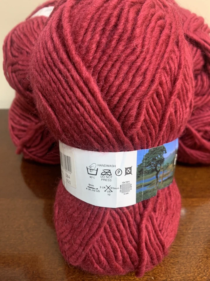 Lot of 6 Skein Lot Sirdar Highlander Chunky Wool Acrylic Yarn Crimson Red - Image 4 of 4