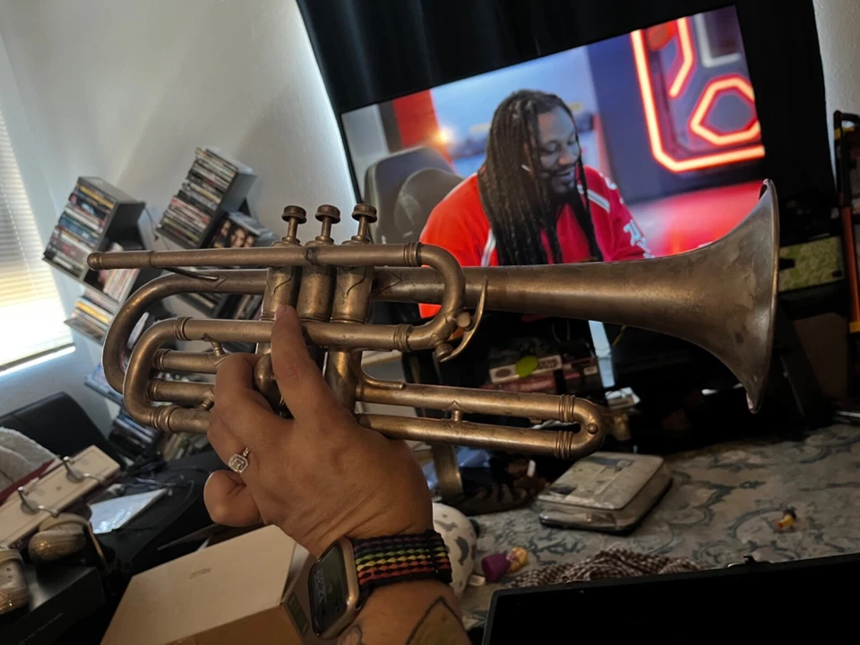 H.N. Trompeta KING Blanca Vintage 1900’s Foto 3 de 4