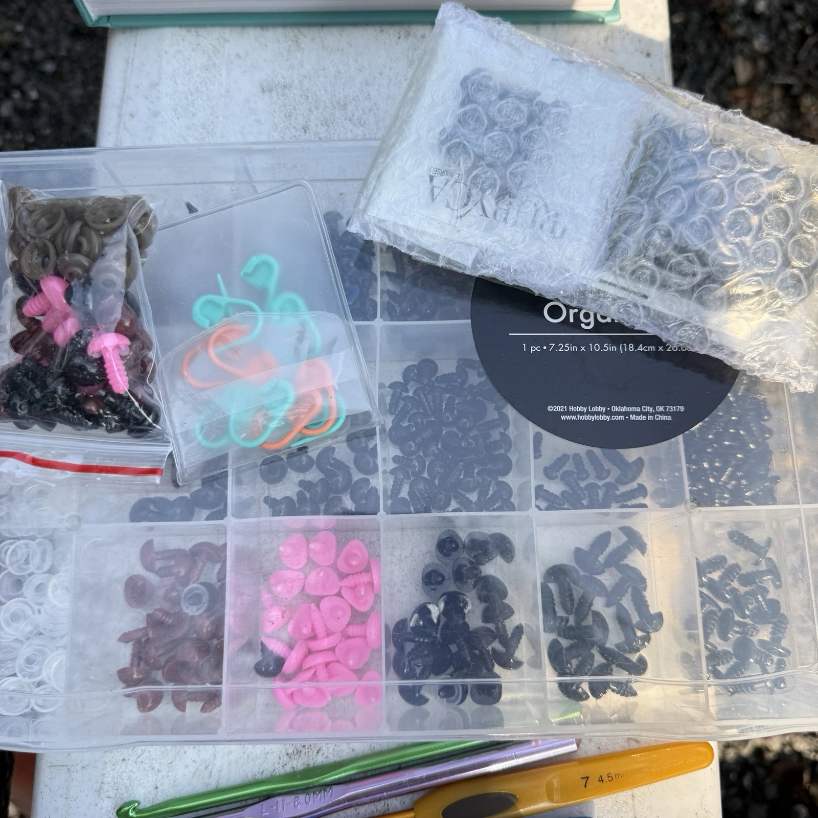 Huge crochet Lot Yarn Hooks Thread Eyes Noses Books & More - product detail image 9