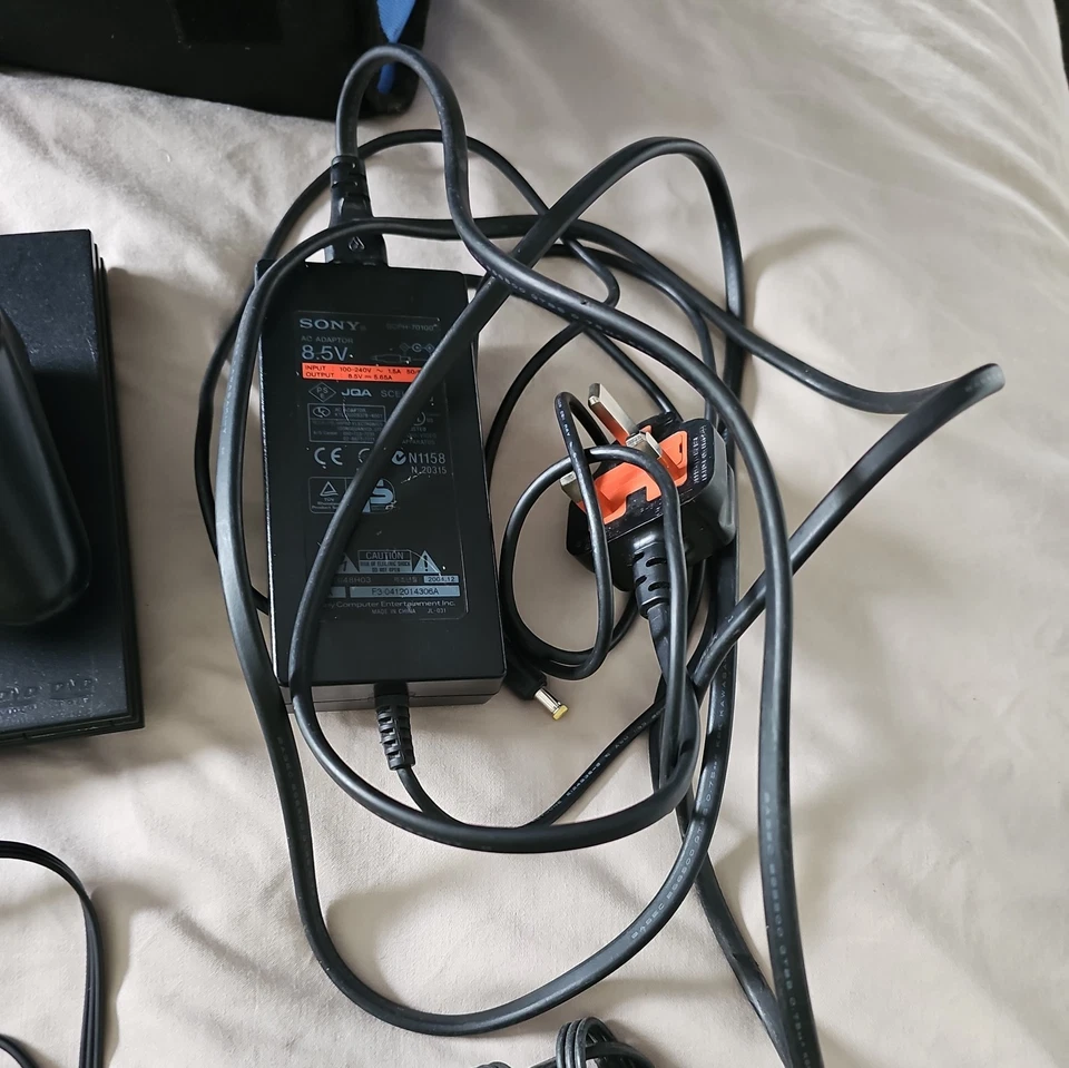Sony PlayStation 2 Slim, photo 2 of 5