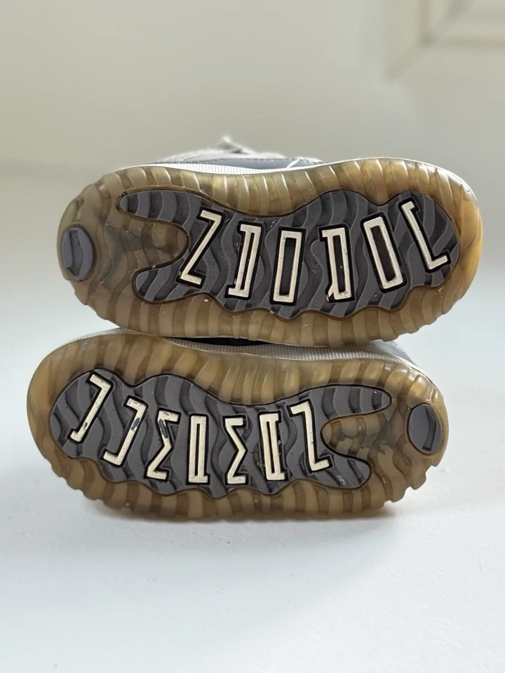 Toddler Air Jordan 11 Retro Athletic Shoes ‘Cool Grey’ 378040 005 - Size 6C - Image 3 of 4