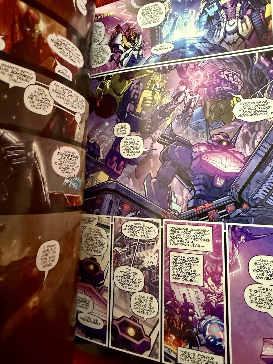 その他 The Transformers: Dark Cybertron Vol.1&2 The Transformers: Dark Cybertron #1-2 Book Set (IDW Publishing