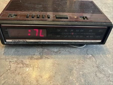 Soundesign 1980’s Vintage Alarm Clock Radio 3620WAL
