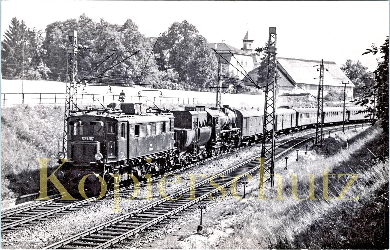 Foto - ÖBB 1245.517 (E45 217) in Villach um 1960 - Bild 1 von 1