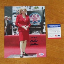 Broadcast Journalist BARBARA WALTERS signed 8x10 Photo PSA / DNA M83836