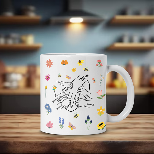 Personalized Mom Holding Our Hands Gift For Mom Mother Mama Mother's Day Mug - 第 1/10 張圖片