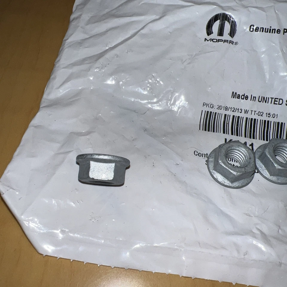 Tuerca de brida hexagonal Mopar genuina 6104709AA, juego de 4, ¡envío gratuito! Foto 4 de 4