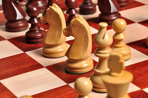 The Championship Chess Set - Pieces Only - 3.75" King - Mahogany Gilded - Picture 3 of 11