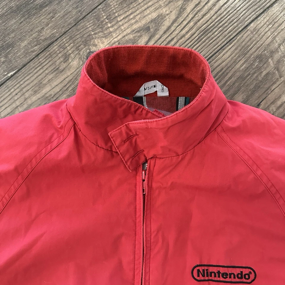 Chaqueta de Colección Nintendo 1989 Employee Staff Forro a Cuadros Roja Talla Mediana RARA Foto 3 de 4