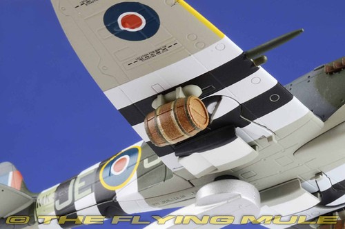 Corgi 1:72 Spitfire Mk IX RAF No.127 (Canadian) Wing Johnnie Johnson MK329 - Picture 6 of 8