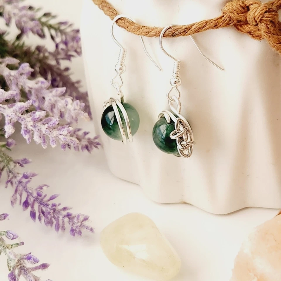Pendientes de piedra de jade natural verde, pendientes envueltos en alambre enchapado en plata Foto 2 de 4