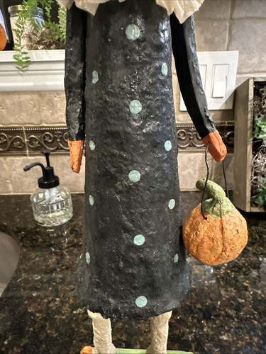 VINTAGE DEBRA SCHOCH for BETHANY LOWE PUMPKIN GIRL w/PUMPKIN HALLOWEEN FIGURINE - Picture 6 of 9
