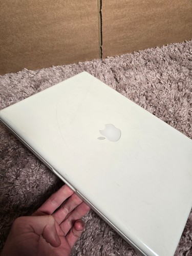Apple A1181 2008 MacBook Core 2 Duo 13" White - PARTS ONLY - Picture 2 of 7