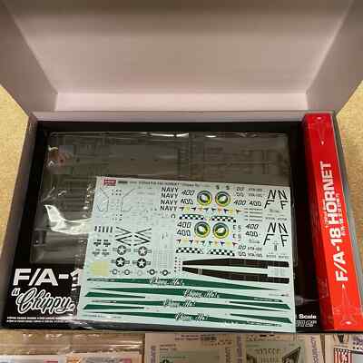 アカデミー academy 1/32 F/A18C Chippy Ho! Academy F/A-18C Hornet Chippy Ho! 1/32 Model Kit with Extras
