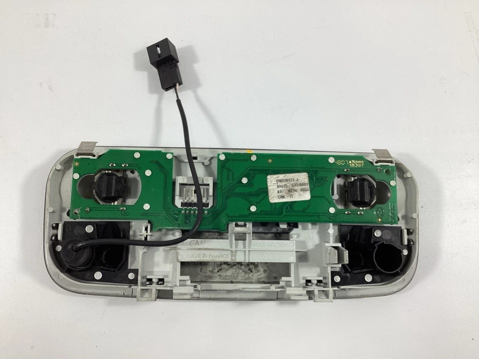 2007-2009 AUDI A4 QUATTRO DOME / MAP / Reading Light 8J0947111A OEM . - Imagem 2 de 4