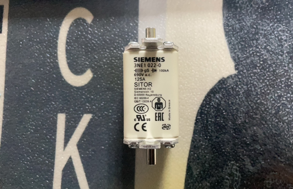 1PCS New 3NE1022-0 125A 690V NH00 Fuse Insurance #QC11 ZX | eBay
