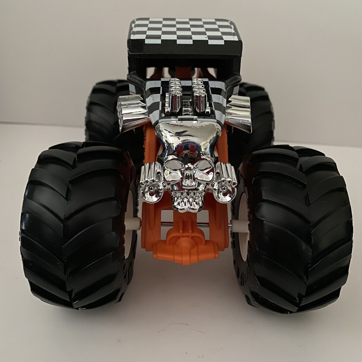 Hot Wheels Monster Trucks 1:24 Scale Vehicles, Collectible Die