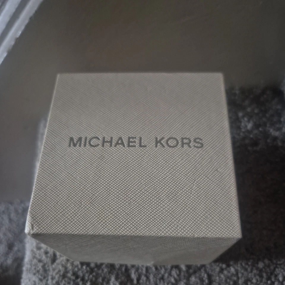 Reloj Michael Kors Layton Acero Tres Manejas Tono Dorado Foto 2 de 3